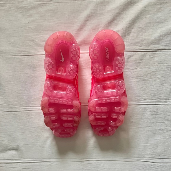 Nike Air VaporMax Plus "Hyper Pink/White/Pink Blast" Women's Shoe - Picture 2 of 5